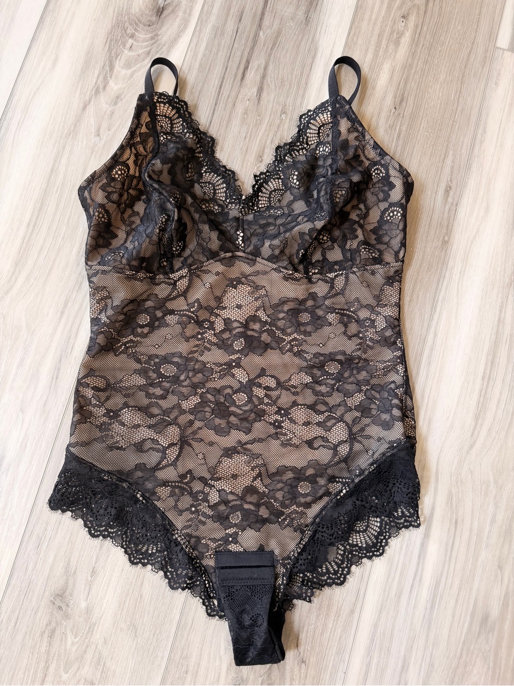 Never worn. New without tags (NWOT). Excellent condition with no flaws noted.